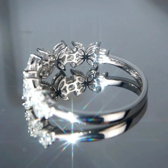 💍Beautiful Dainty Flower Crystal Clear Silver Plated Ring for UNVN12218 - Picture 4 of 6